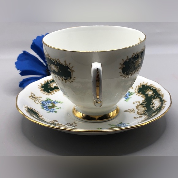 Queen Anne 8362 Bone China England Teacup & Saucer, White w/Evergreen Scrolls - Picture 4 of 10